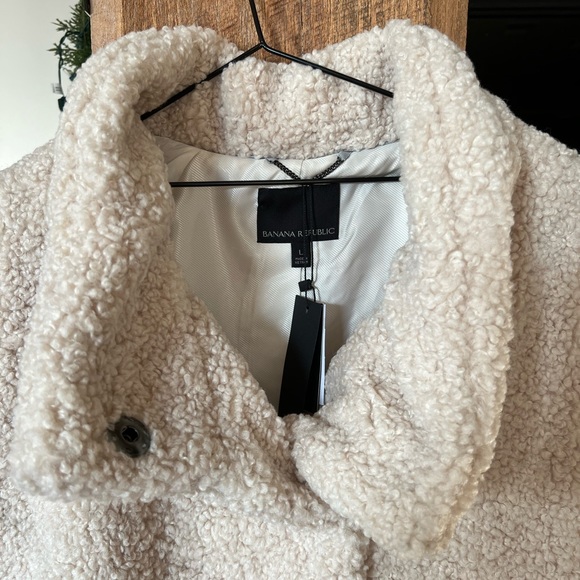 Brand new w/ tags. Banana republic Sherpa coat. Gorgeous, soft, and heavy duty! - Picture 4 of 5